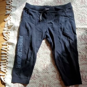Under Arma Capri sweats